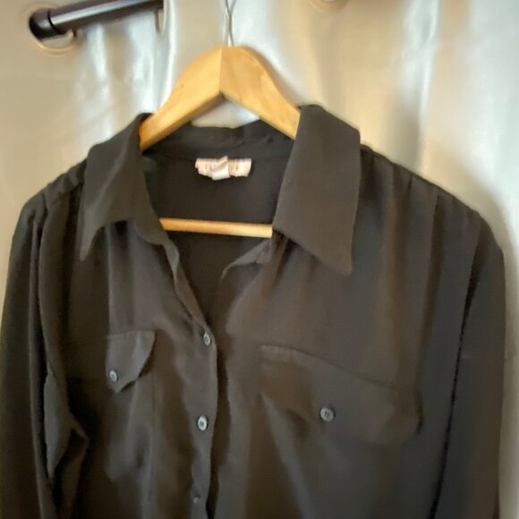 Flowy Blouse with wrist cuffs - Picture 4 of 6